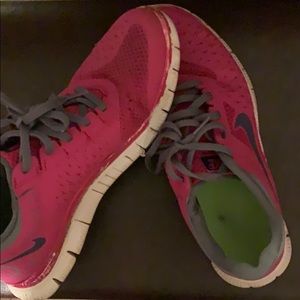 WOMEN NIKES FREE RUNS